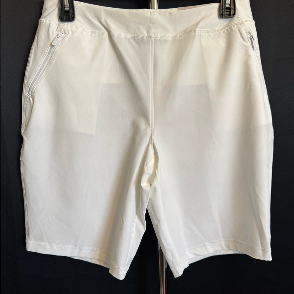 Chicos Zenergy knit waist short in alabaster